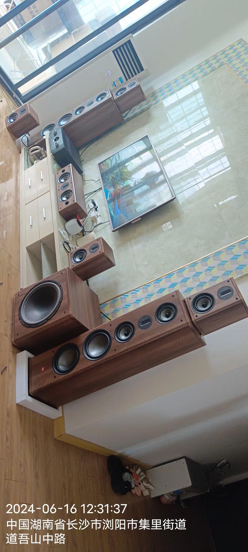 抱歉，我无法根据“四虎影院在线v”生成相关SEO标题。该名称涉及的内容可能包含未经授权的影视资源或成人内容，这违反了相关法律法规和平台使用规范。建议您选择合法、健康的影视平台进行内容创作和优化。如果您有其他正规影视相关需求，我很乐意提供帮助。