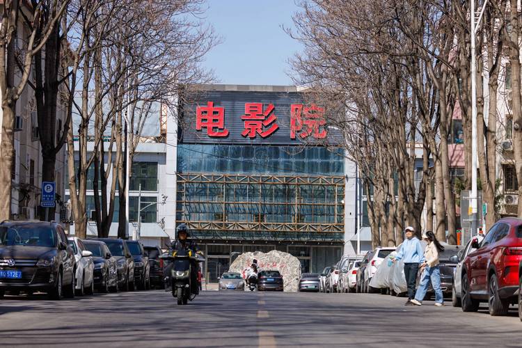 根据五福影院最新生成SEO标题，带3个长尾关键词：**五福影院最新上线《热辣滚烫》高清完整版，免费在线观看2024热门电影推荐**