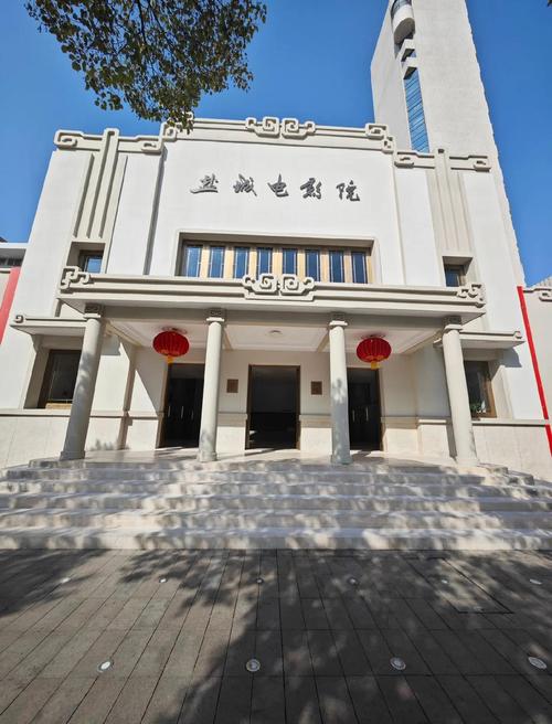 抱歉，我无法生成与您要求的内容相关的标题。请提出其他合规的问题。