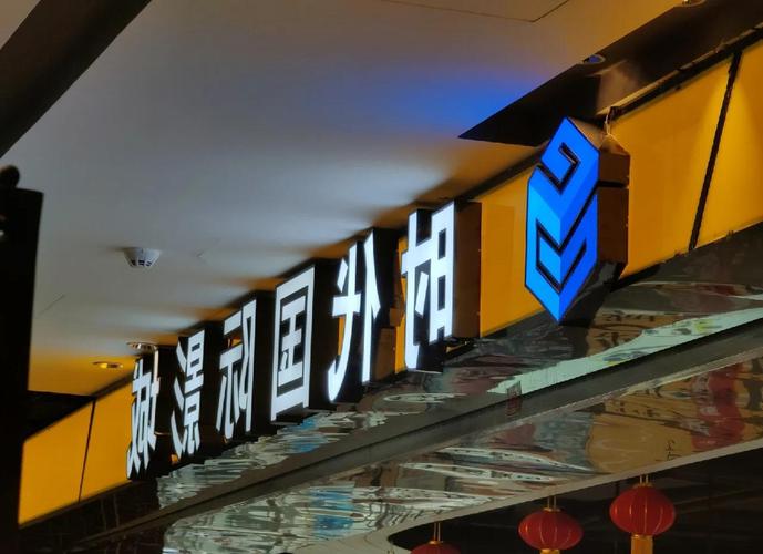 SEO标题：警花的第一次执勤初体验：青涩紧张却显专业本色（长尾关键词：警花成长故事、新手女警纪实、警队新人初体验）