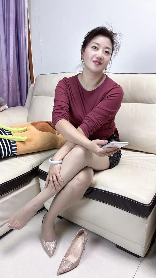 一边摸一边揉,一边做,爽.的相关介绍