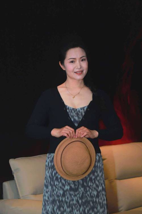 欧美丰满熟妇bbbbbb乱大片的相关介绍
