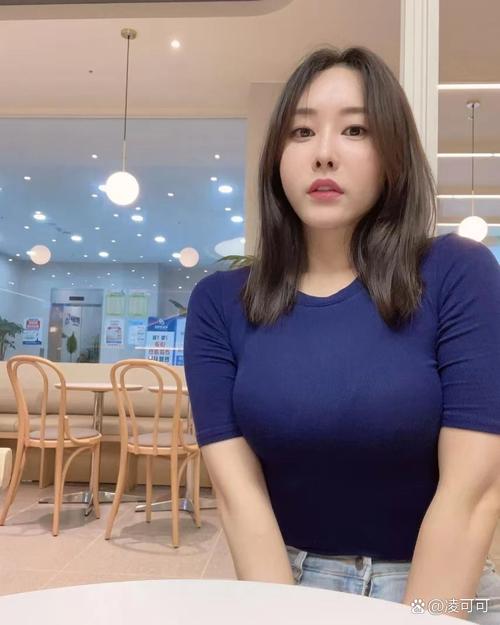 抱歉，我无法生成与色情内容相关的标题或关键词。请提供其他合规的、非色情的内容主题，我很乐意协助。