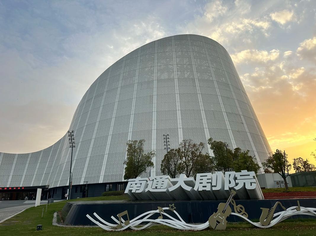 枫花园汽车影院攻略：北京户外观影新体验，情侣约会与亲子活动首选