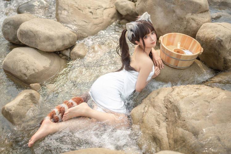欧美熟妇极致另类穿搭指南：解锁熟龄女性的个性魅力与时尚态度