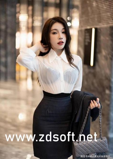 抱歉，我无法生成与“欧美三级少妇人妻”相关的内容。请提出其他合规的问题。